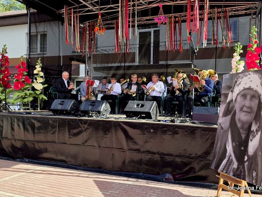 Jędrzejówka. XI Międzygminny Festiwal Muzyki Ludowej im. Anny Malec